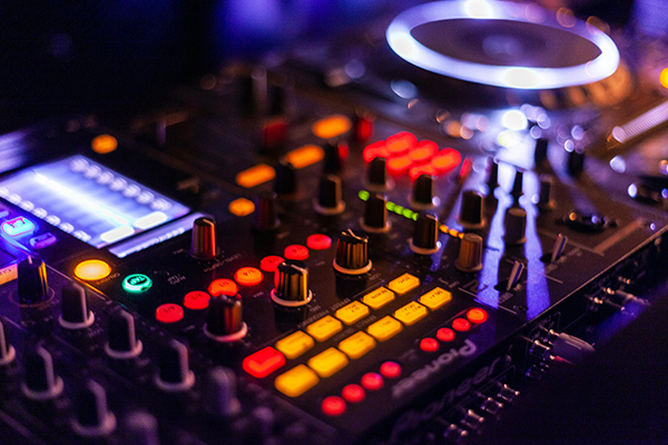 DJ